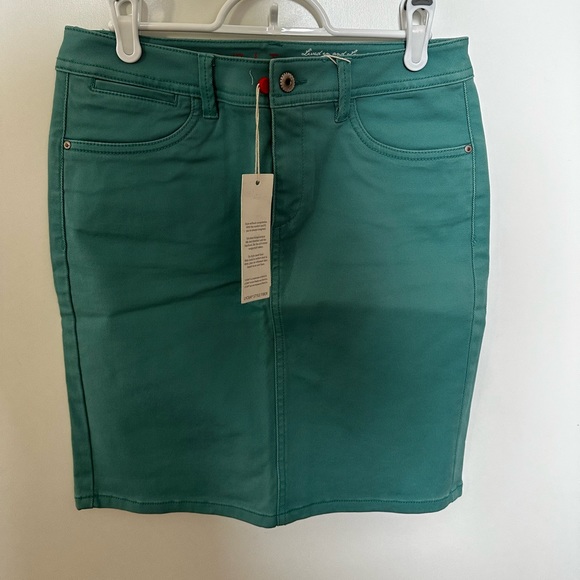 knee-length straight skirt - Picture 3 of 5